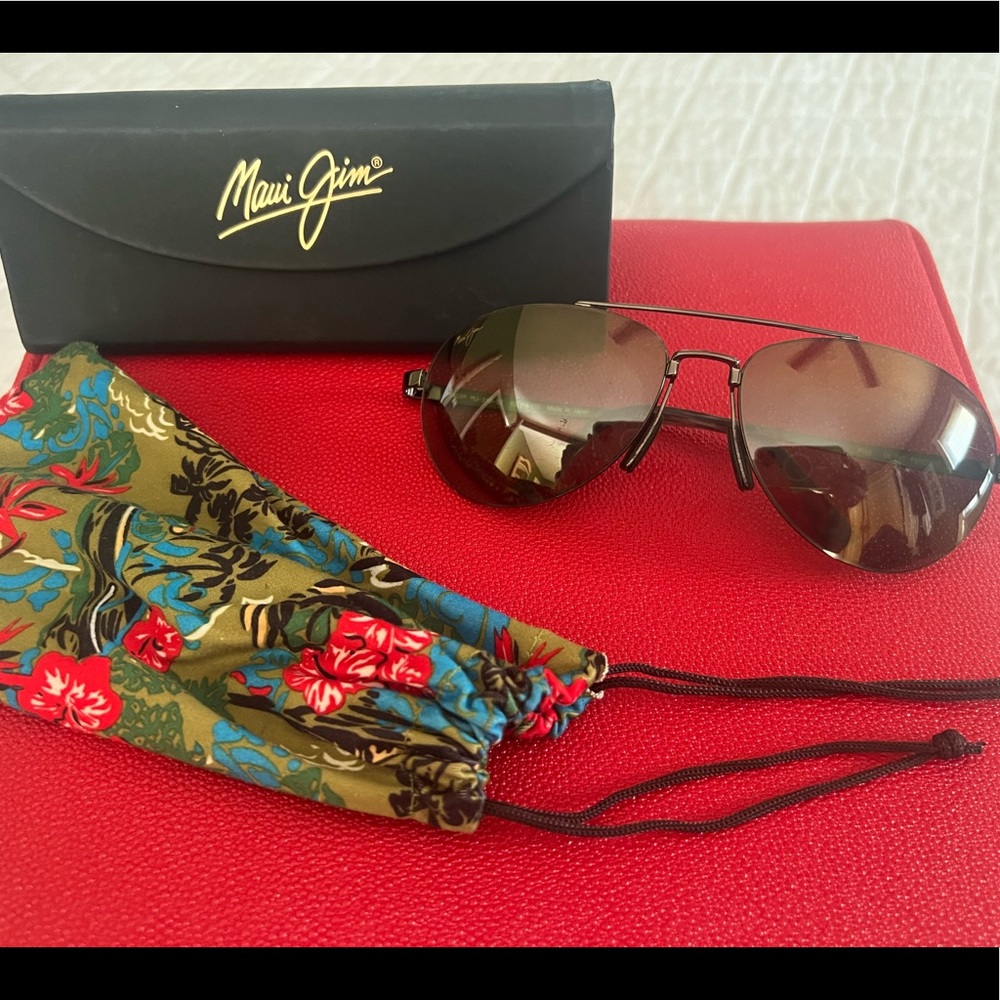 Maui Jim Black Aviator Sunglasses with Floral Pouch